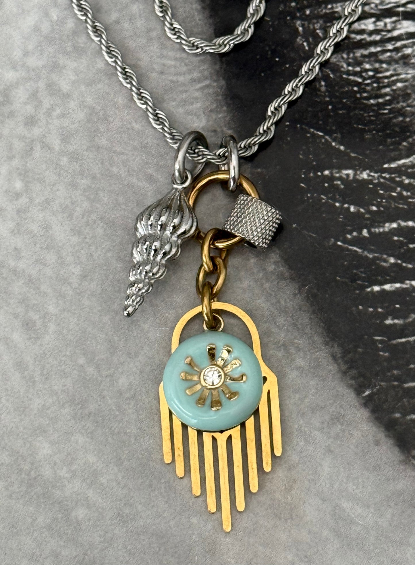 TWISTED MARINE NECKLACE