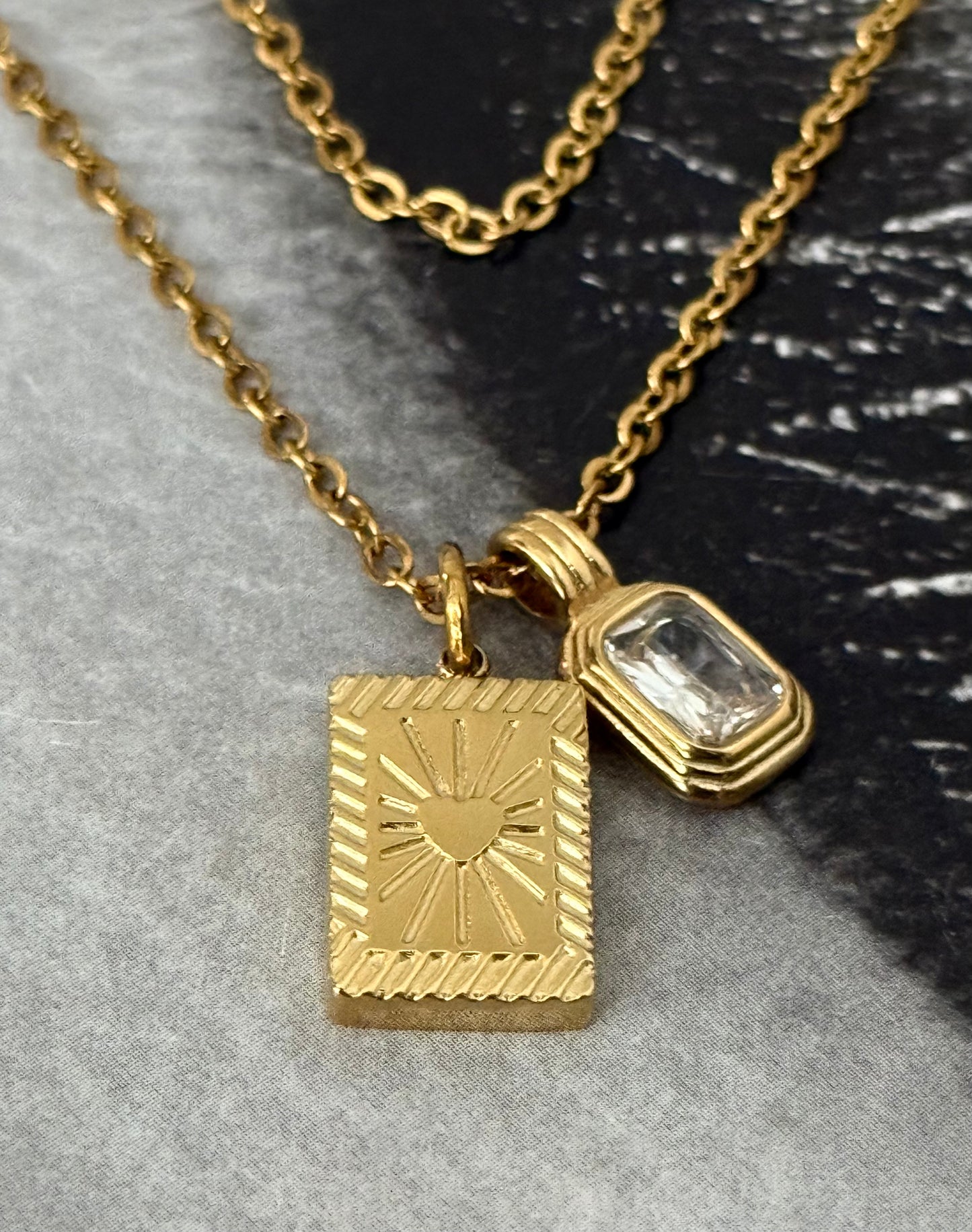 DELICATE LAYERS NECKLACE