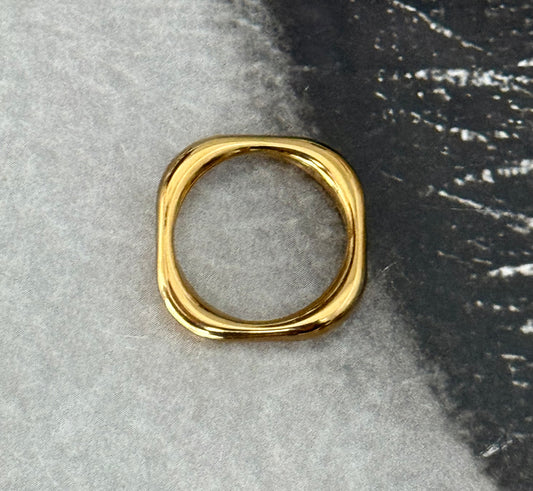 SQUARE GOLD MINIMAL RING