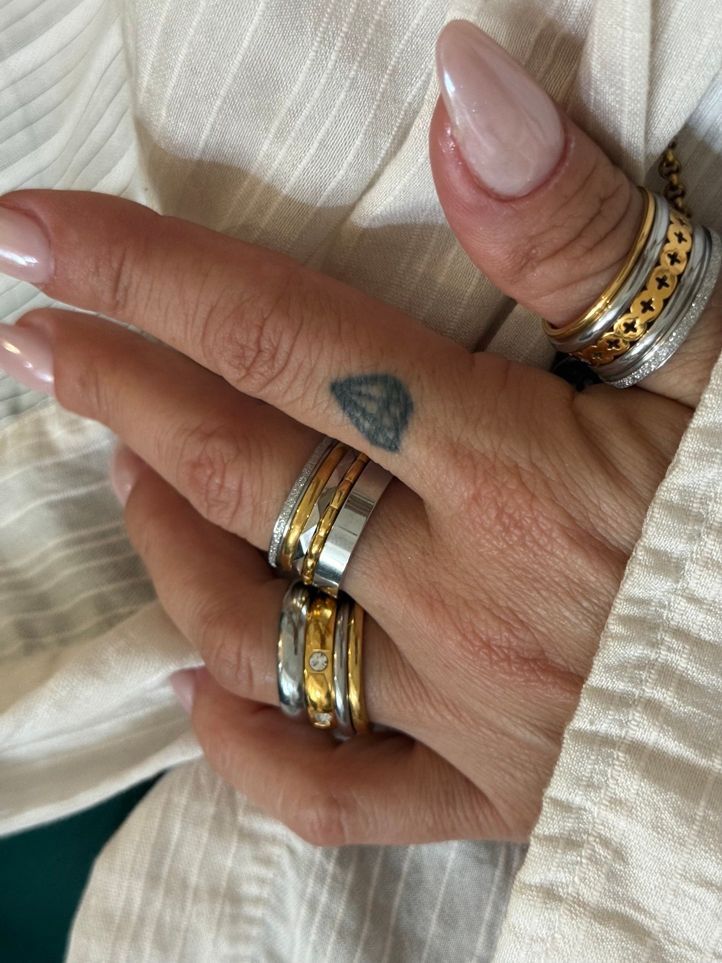 SHIMMER BAND RING (Size 7)
