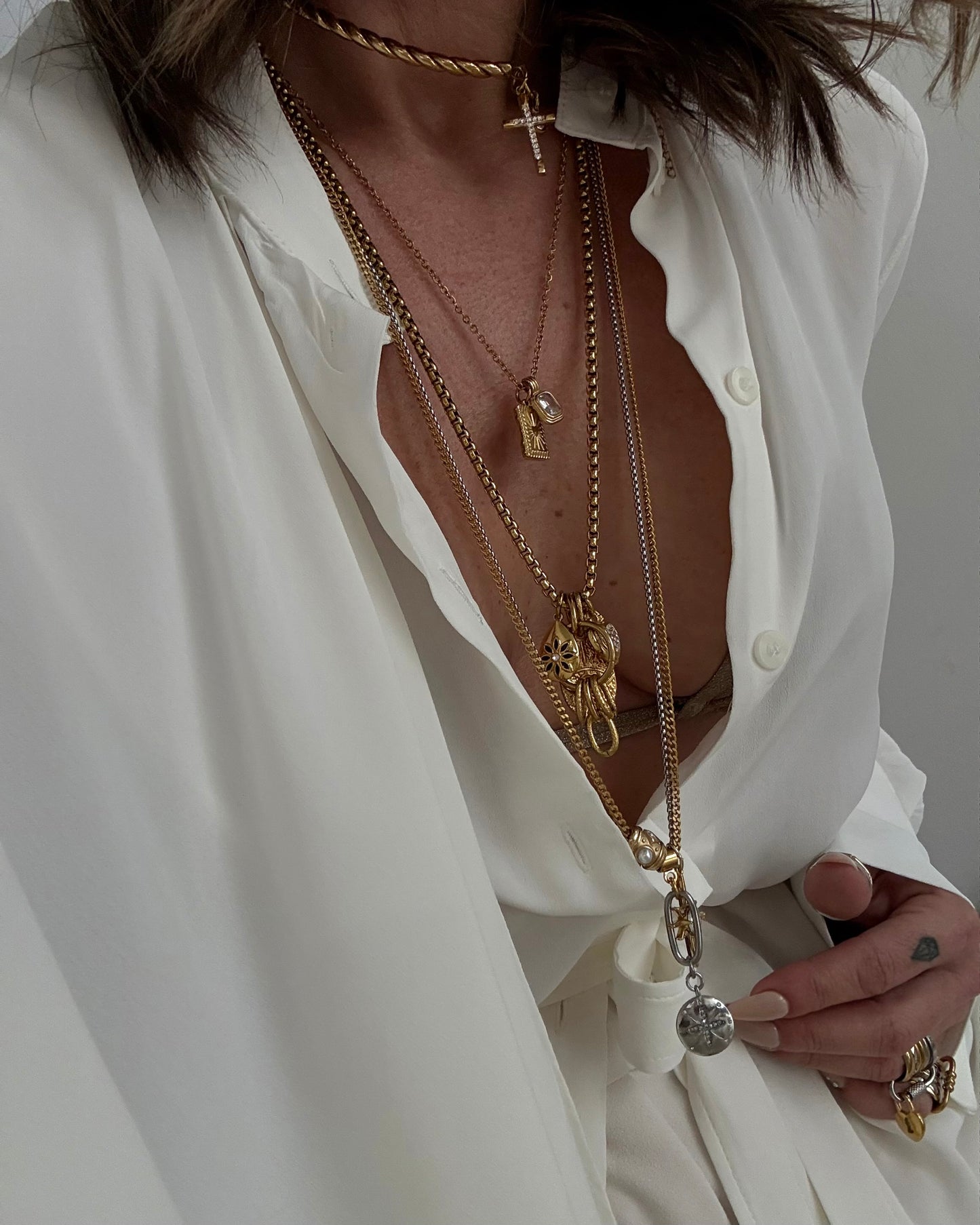 DELICATE LAYERS NECKLACE