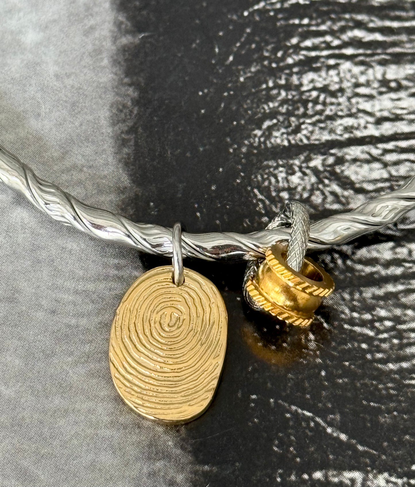 SIGNATURE TWIST BANGLE