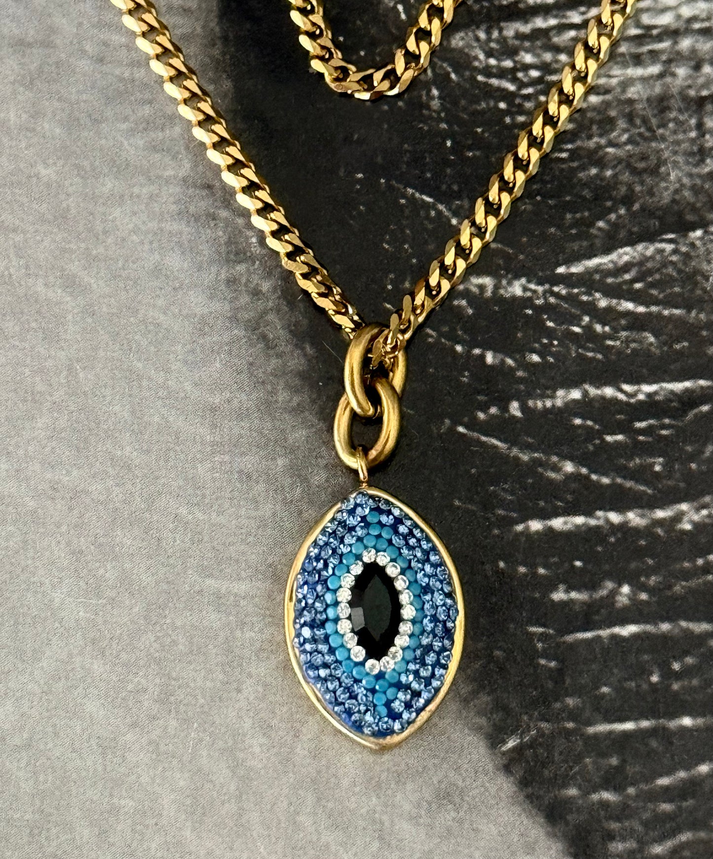 MIDNIGHT EYE NECKLACE
