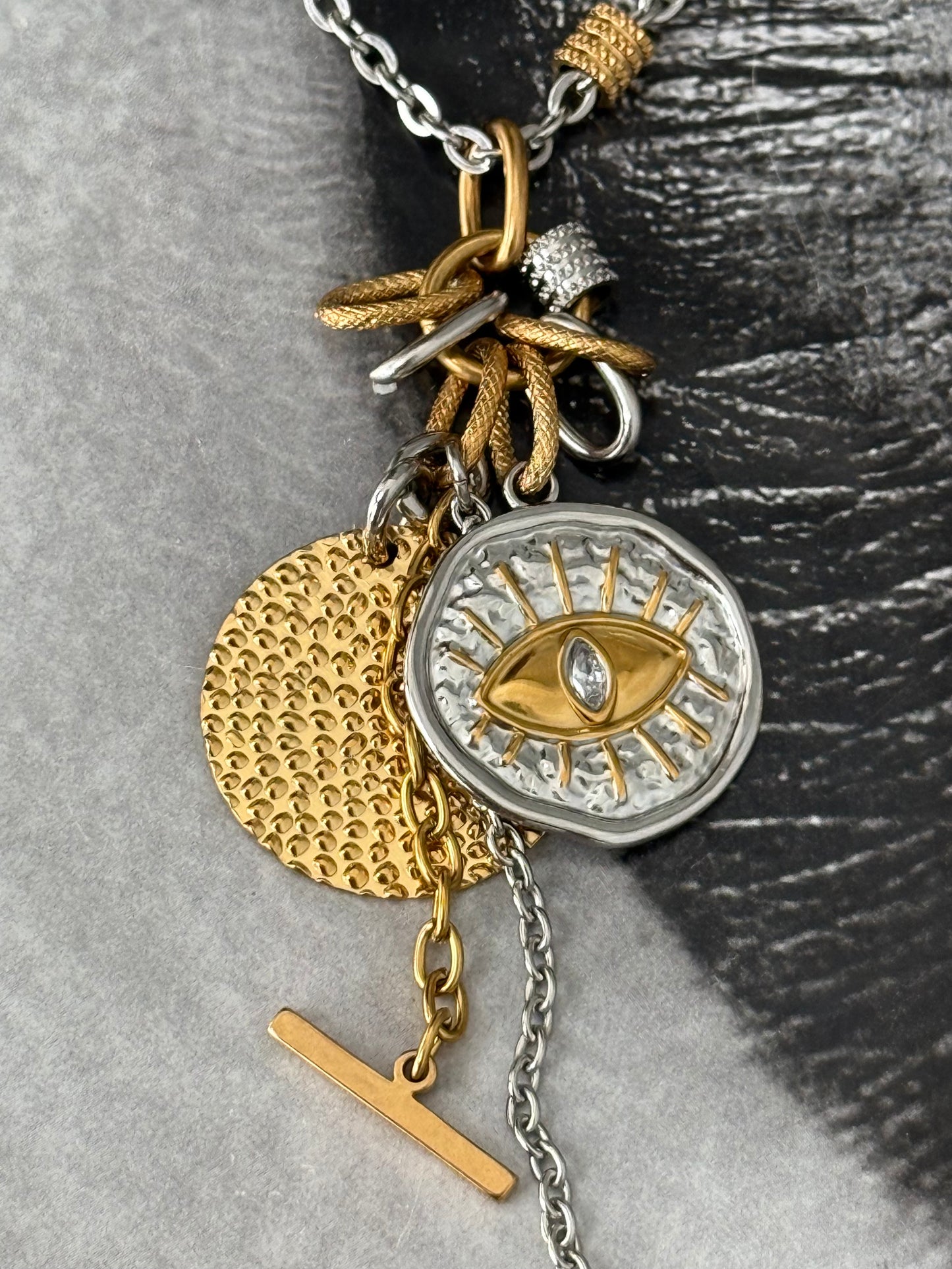 EYE ON STYLE NECKLACE