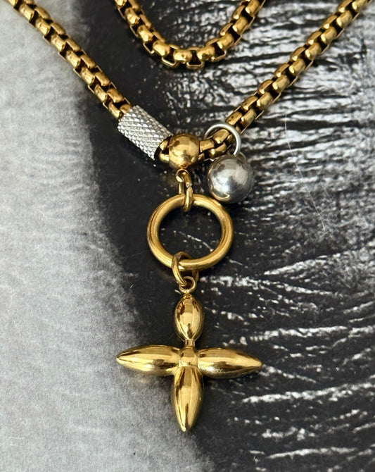 CROSSED GLOW NECKLACE