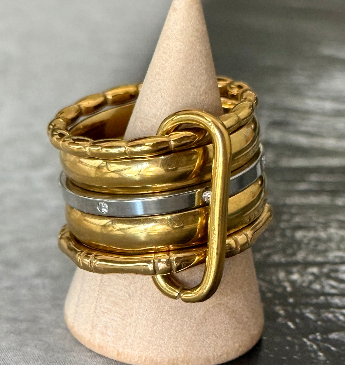 LINKED GOLD RING (SIZE 7&8)