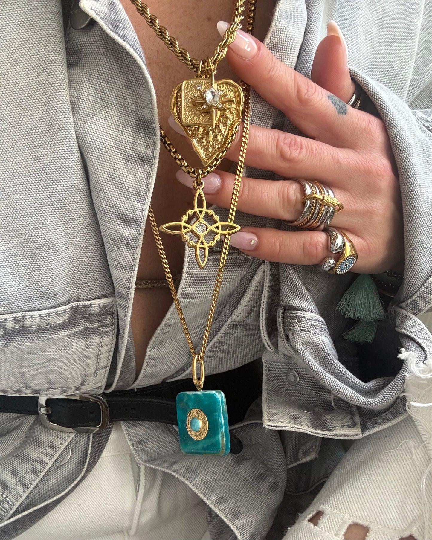 TURQUOISE PENDANT NECKLACE