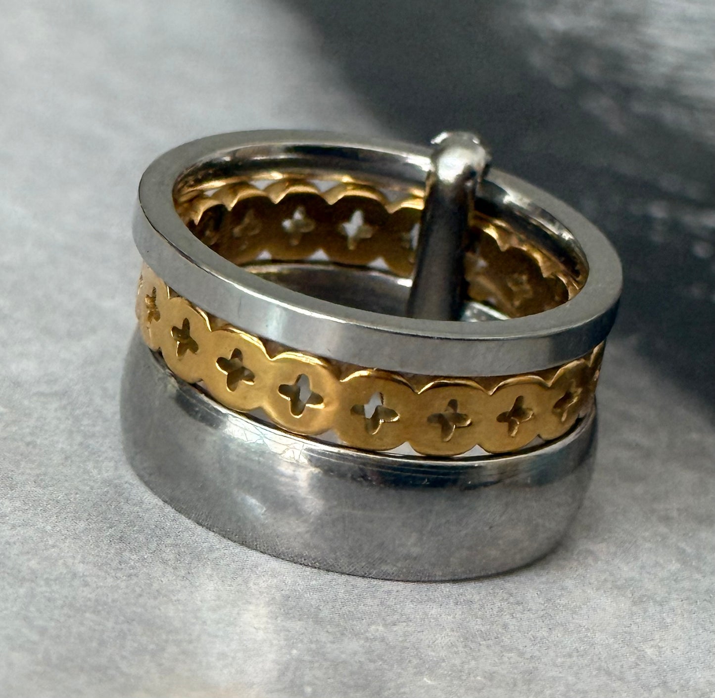 BOLD CROSS RING (Size 8)