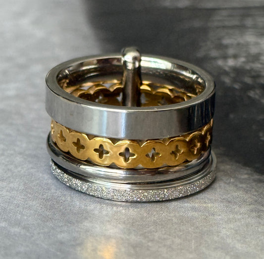 ZIRA CROSS RING (Size 7)