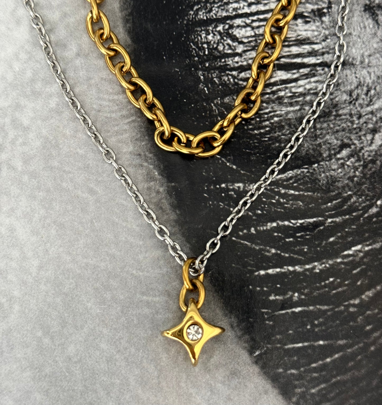 DOUBLE LAYER NECKLACE