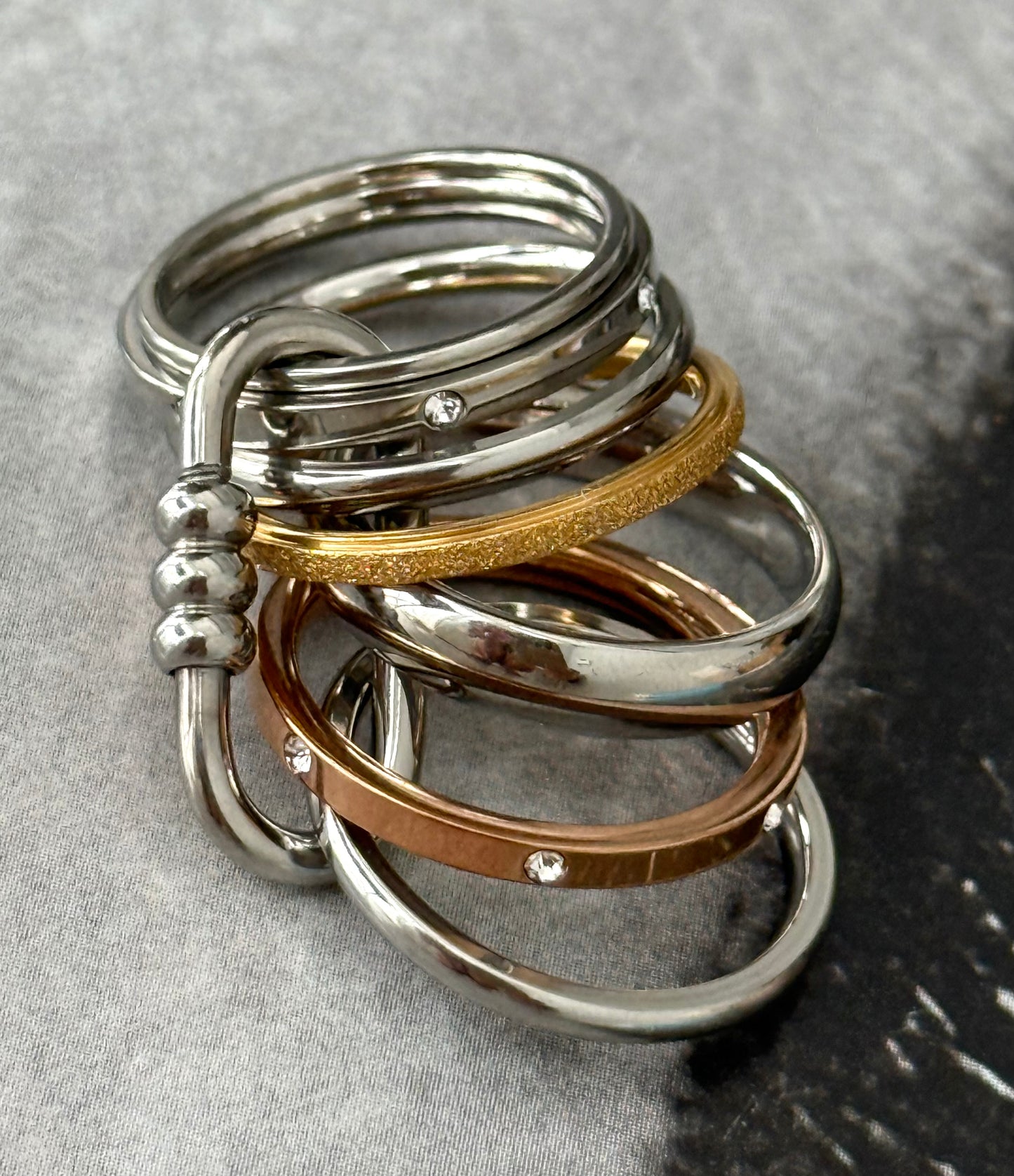 SEVEN BONDS RING (SIZE 7)