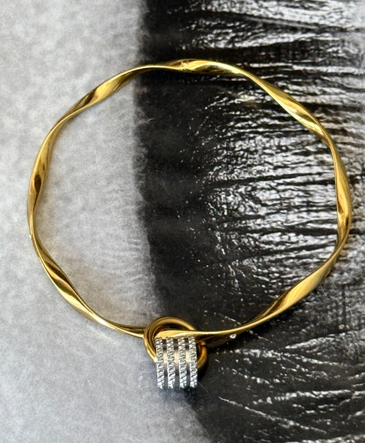 WAVE GOLD BANGLE
