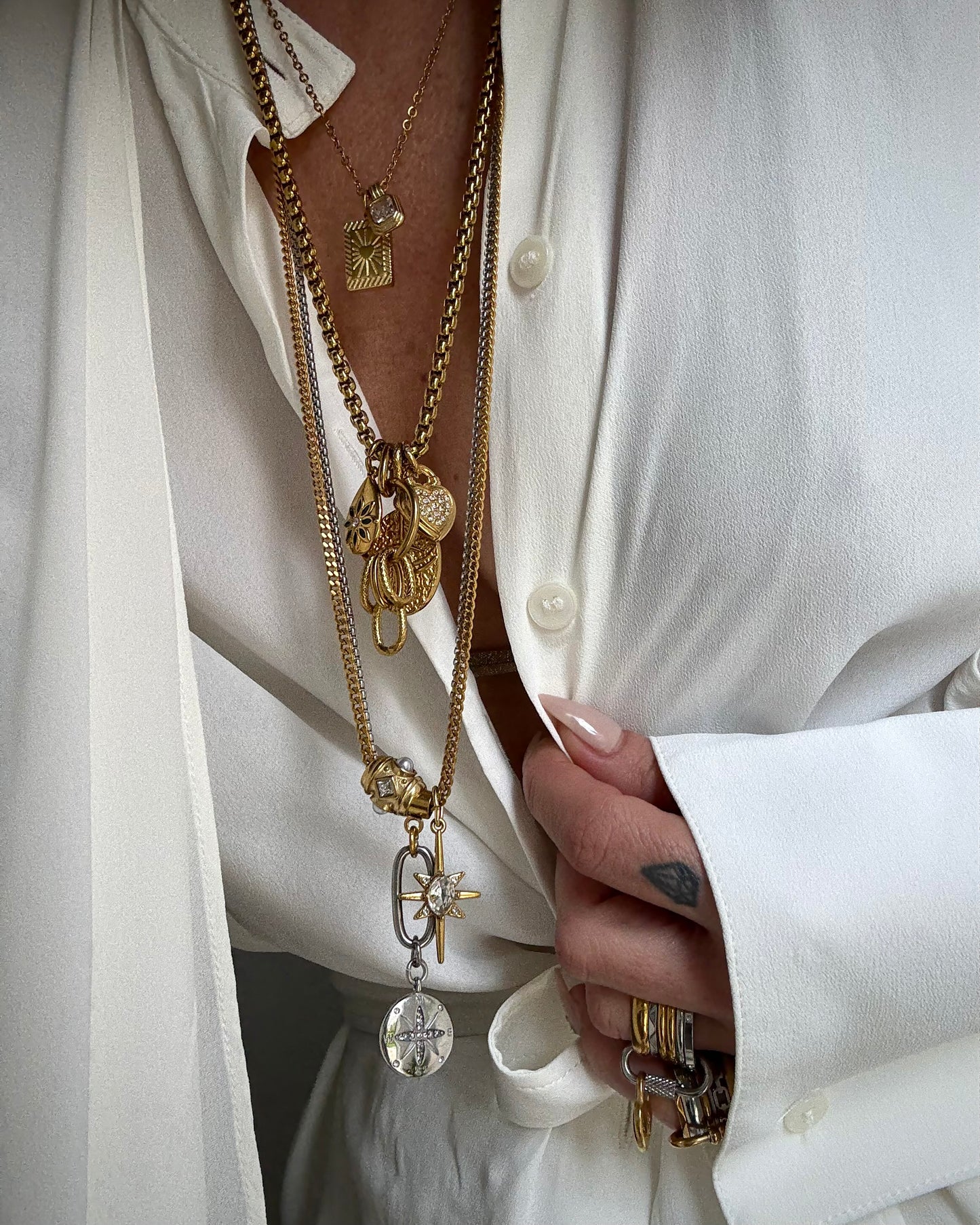 DELICATE LAYERS NECKLACE