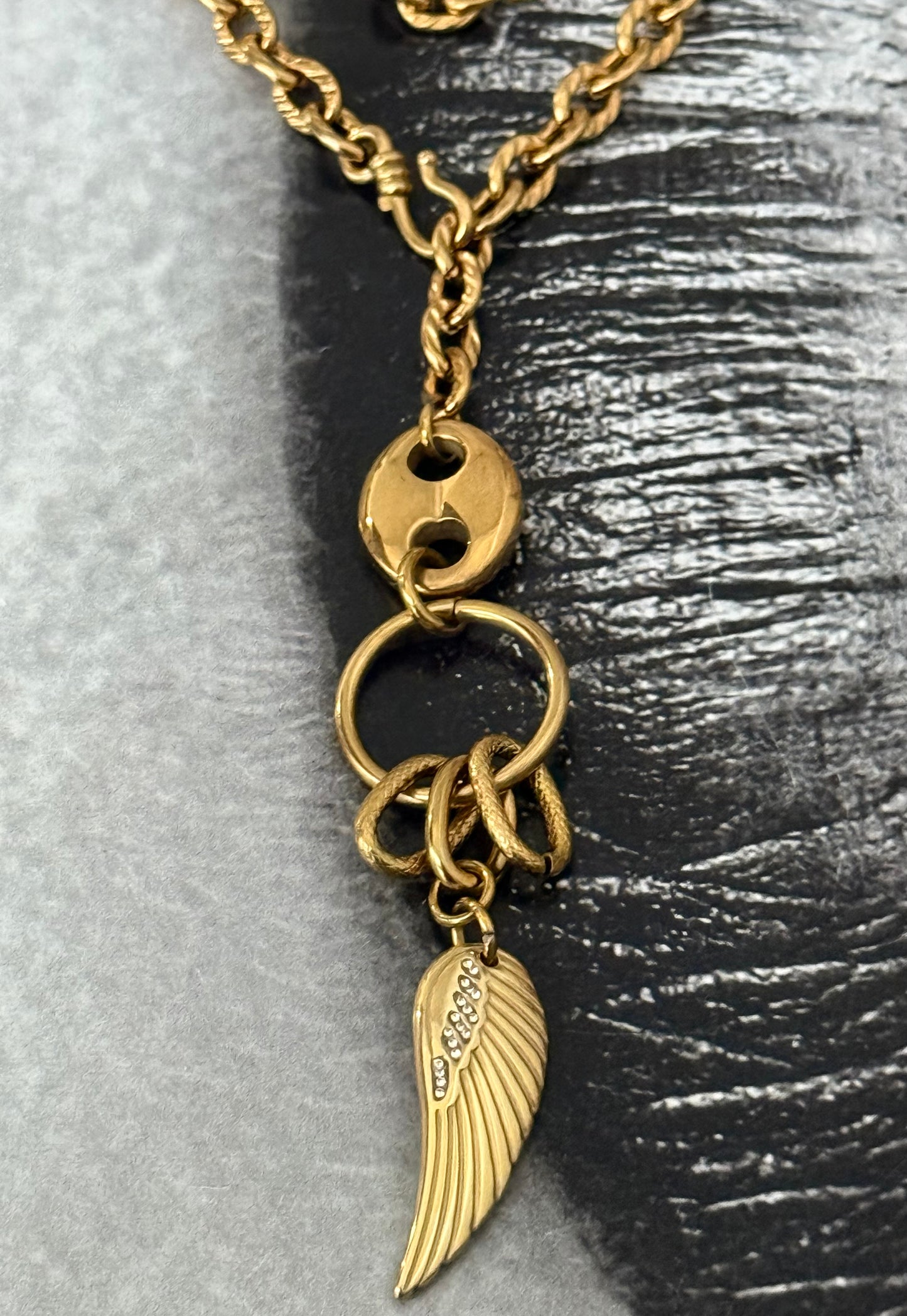 FEATHER HOOK NECKLACE