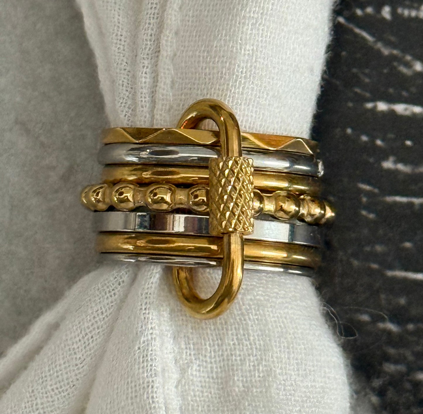 SEVEN BONDS RING (SIZE 8)