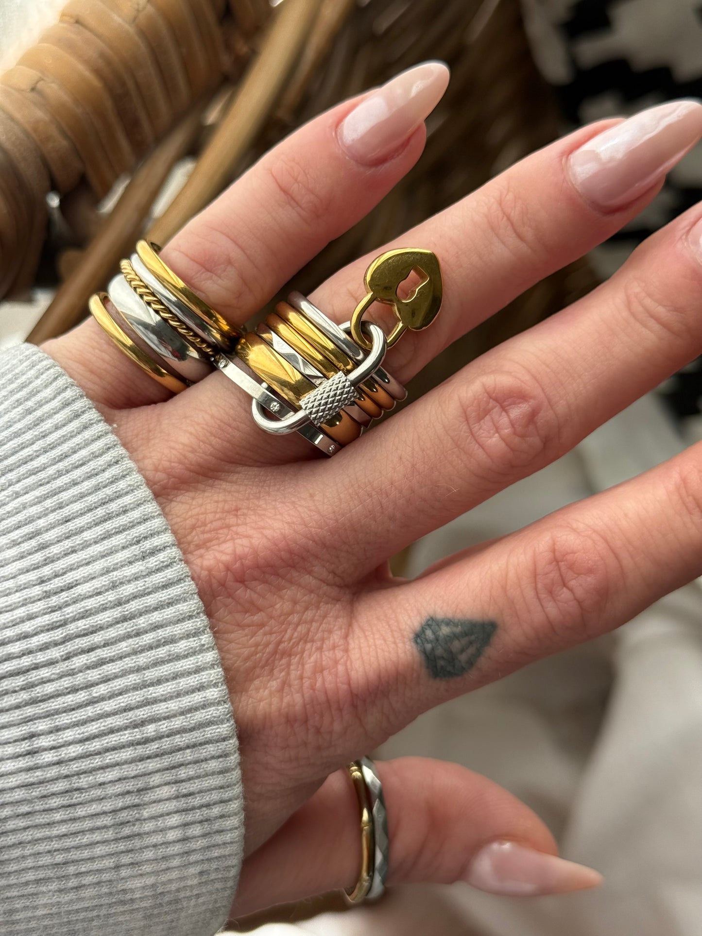 HEARTLOCKER GOLD RING (SIZE 7 & 8)