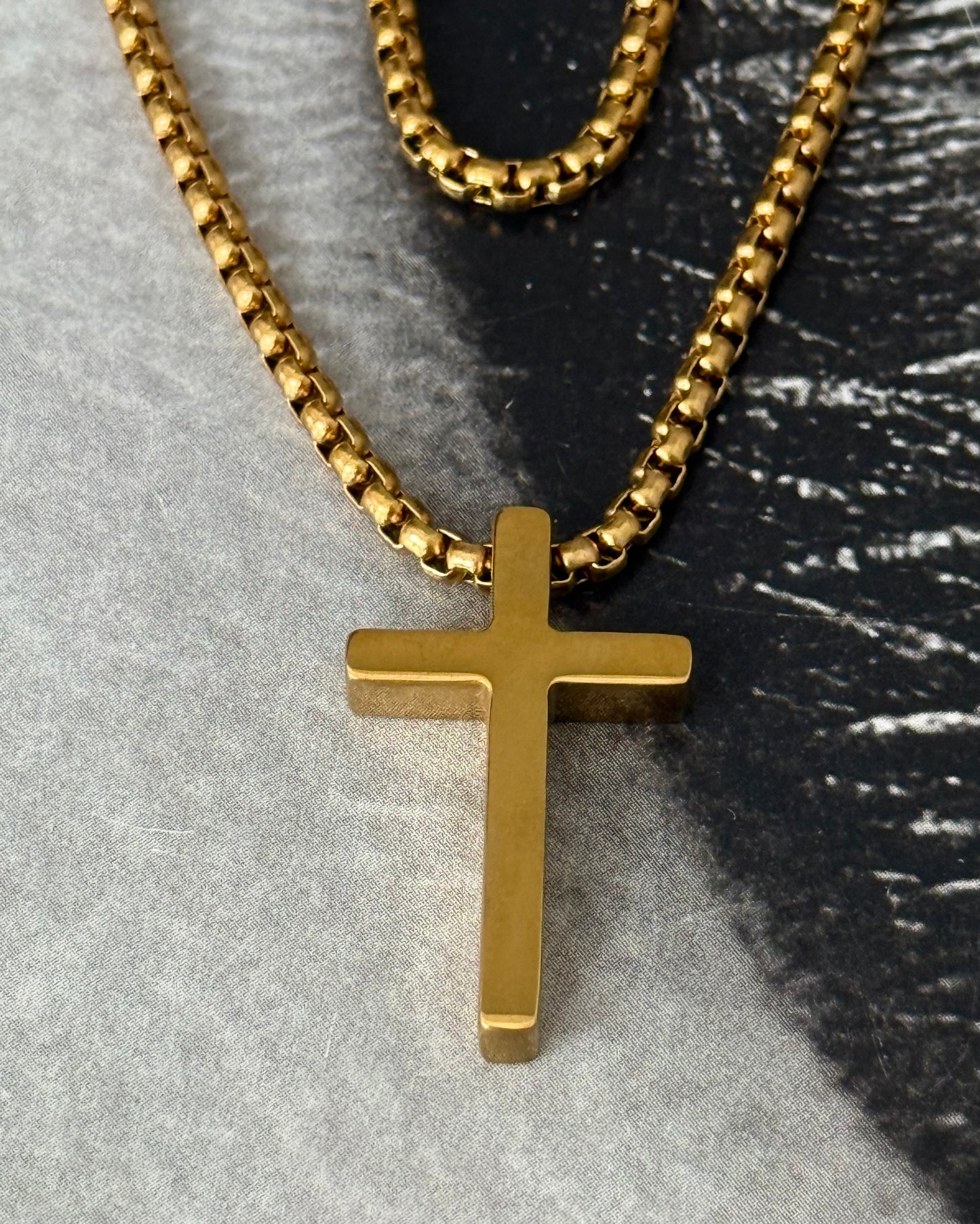 PURE CROSS NECKLACE