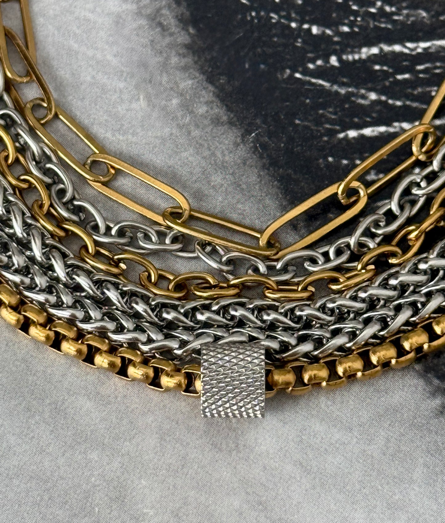 SIX CHAINS CHOKER - BRACELET