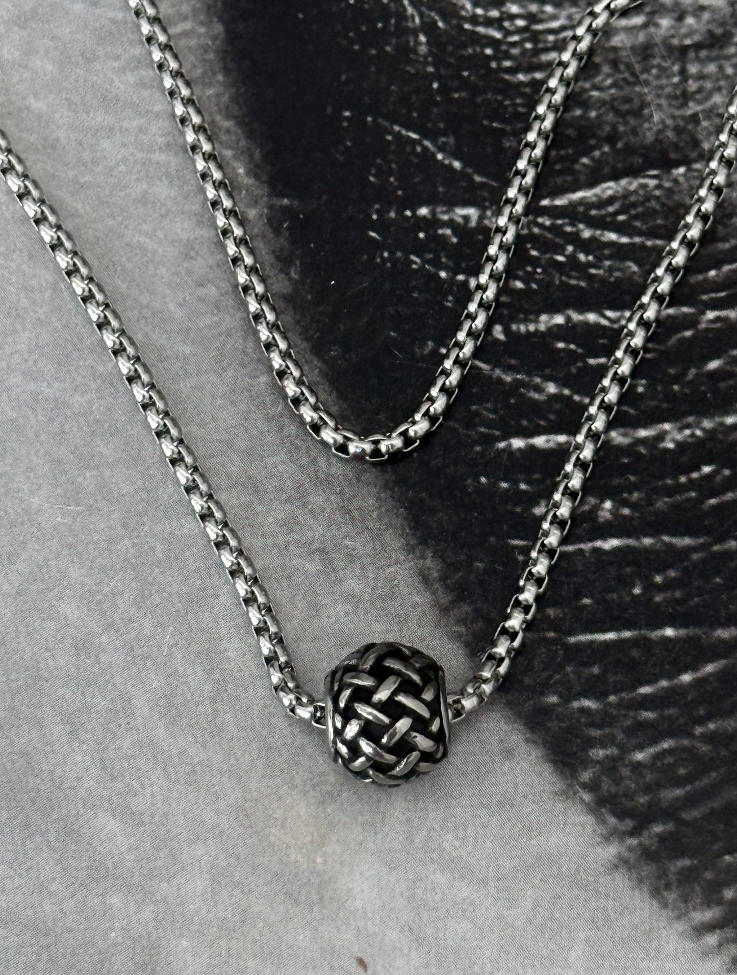 BOX CHAIN BARREL NECKLACE