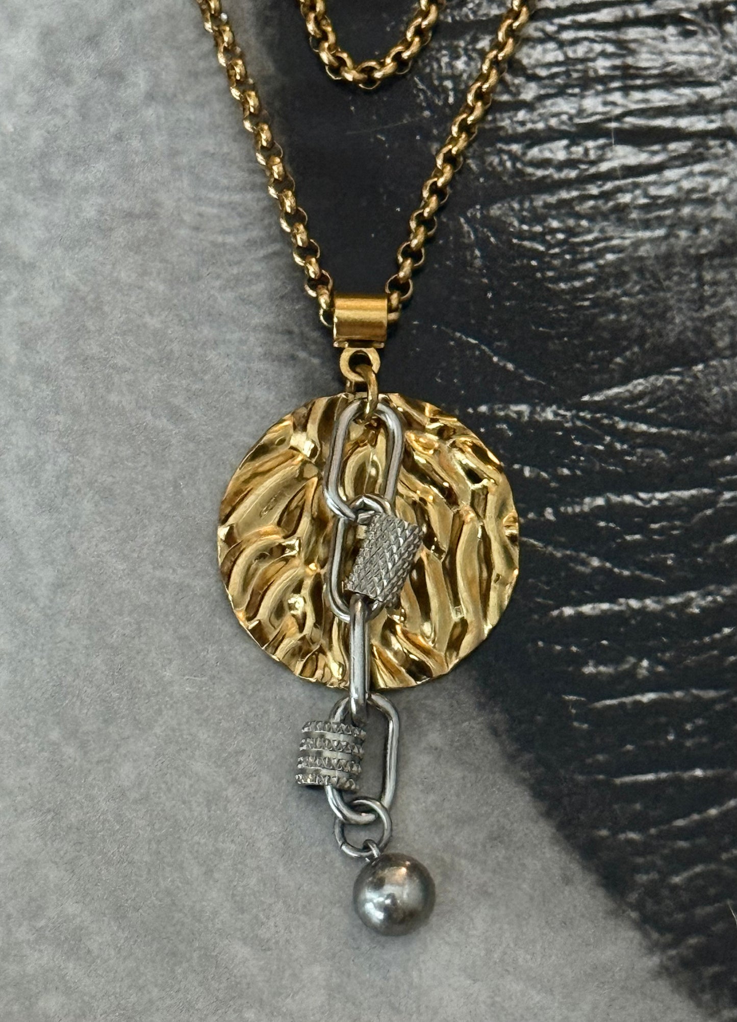 METAL WAVES NECKLACE