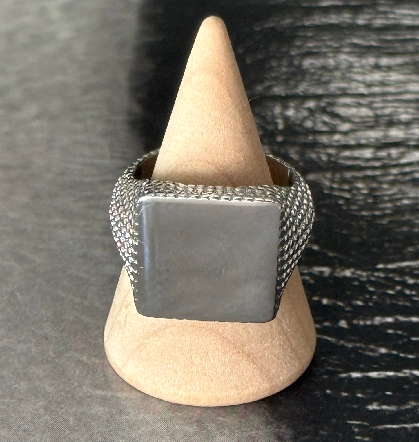 BOLD FRAME RING
