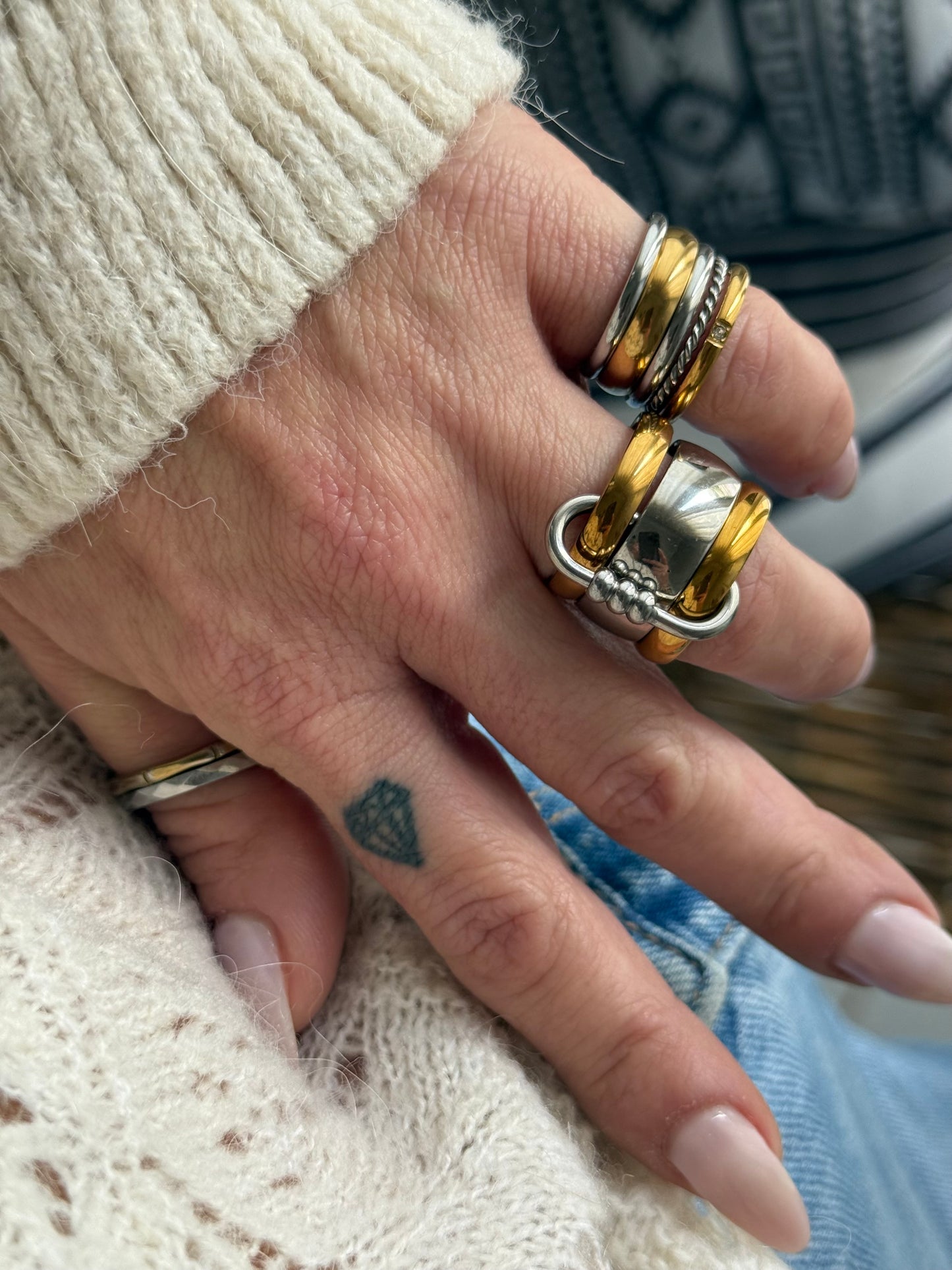 CHEVALIER GOLD SHINE RING (Size 6)