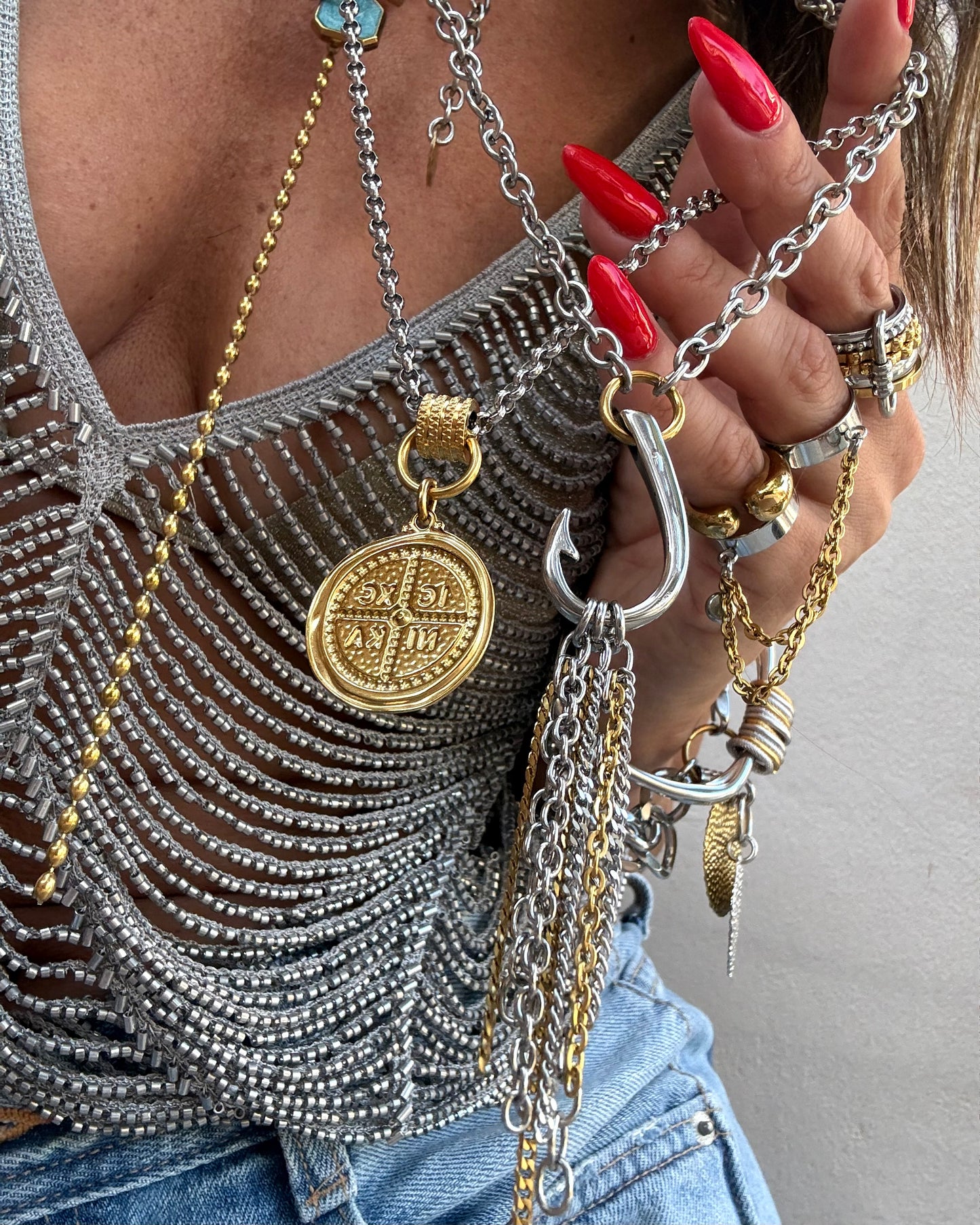 HOOK CASCADE NECKLACE