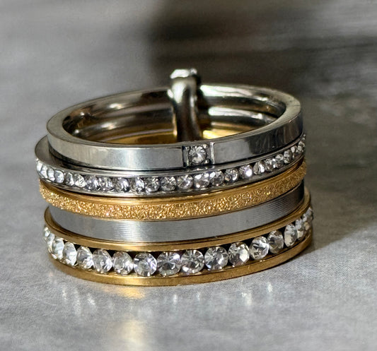LUSTRA RING ( Size 10)