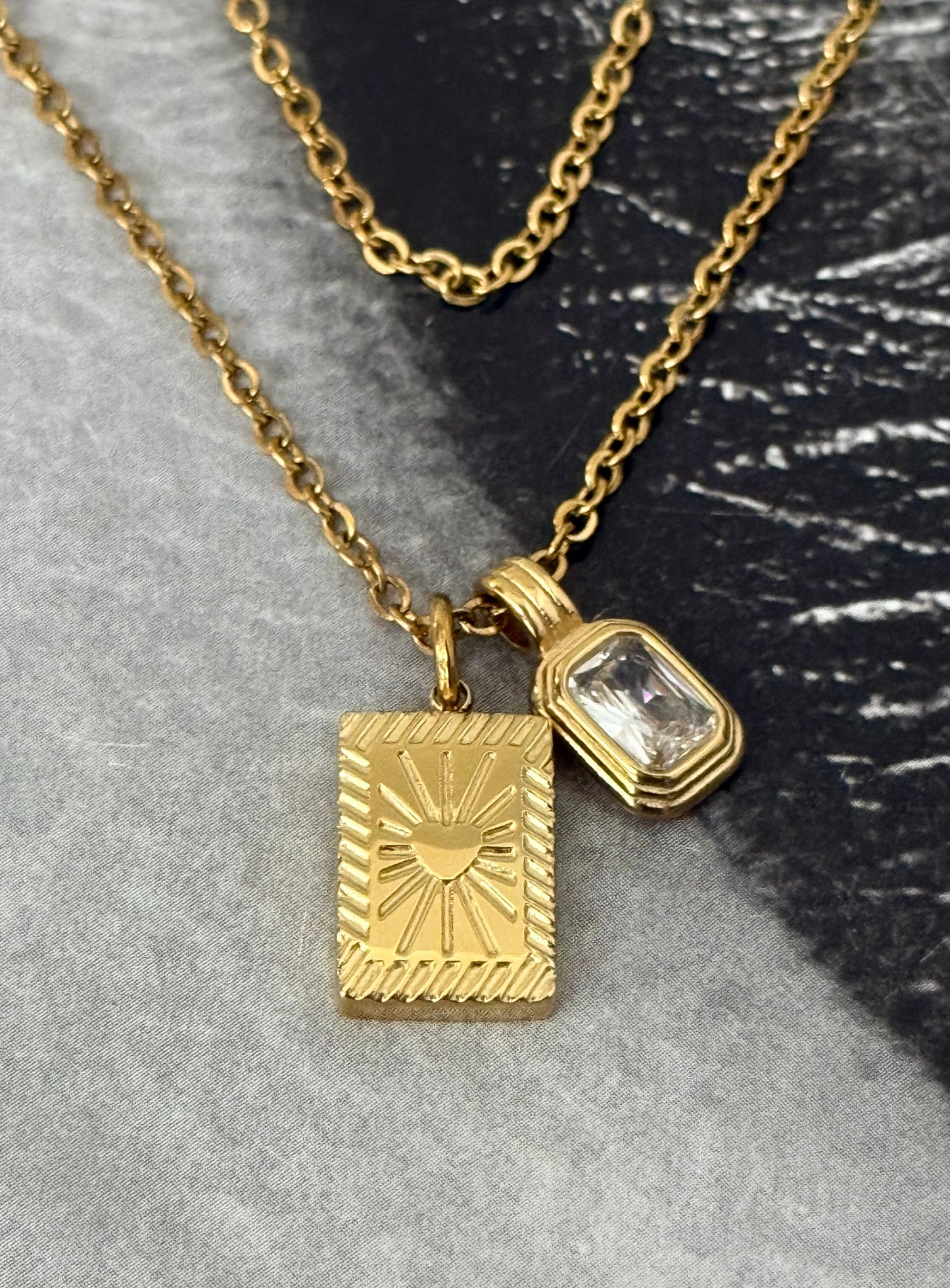 DELICATE LAYERS NECKLACE