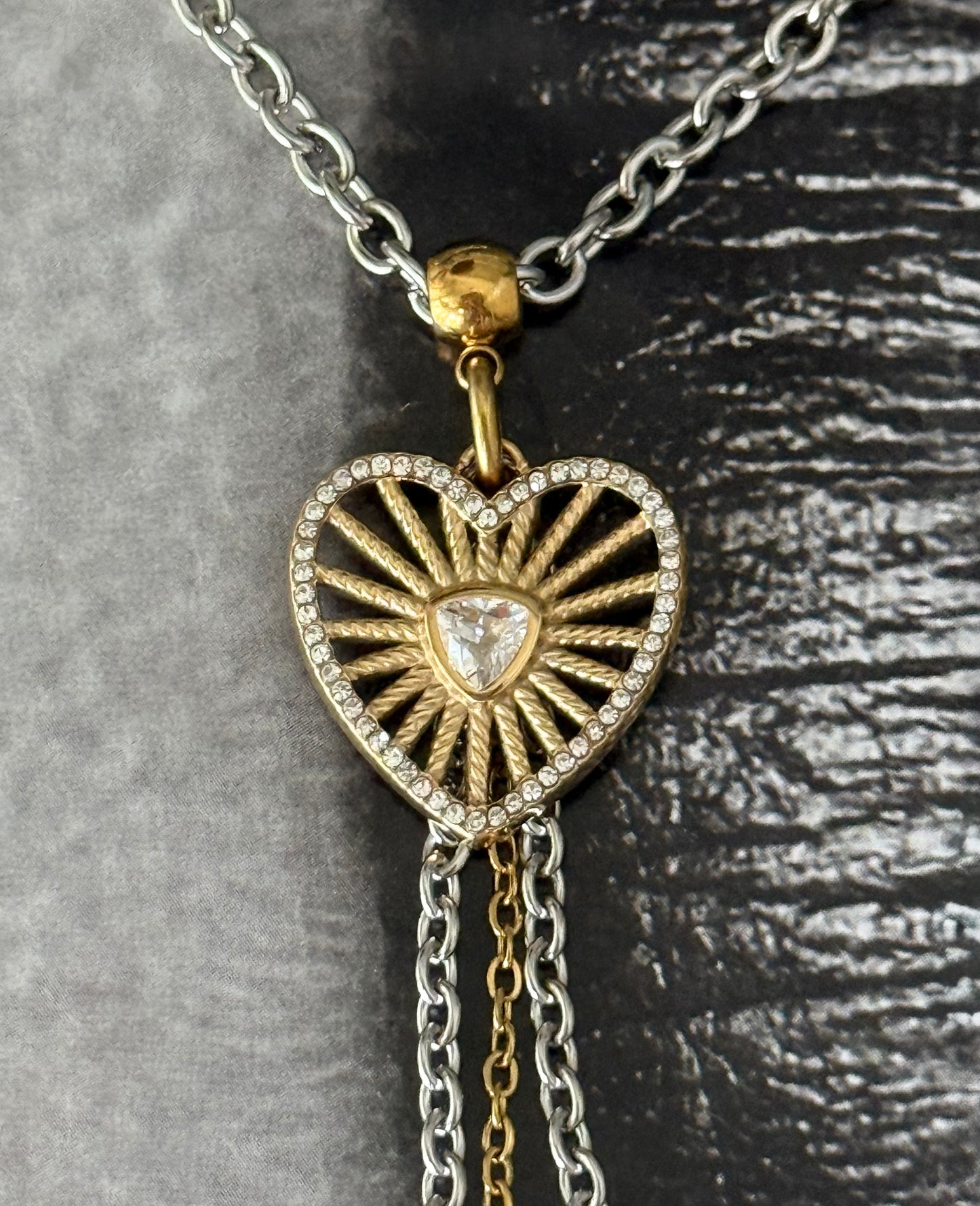 HEARTLINE TIE NECKLACE