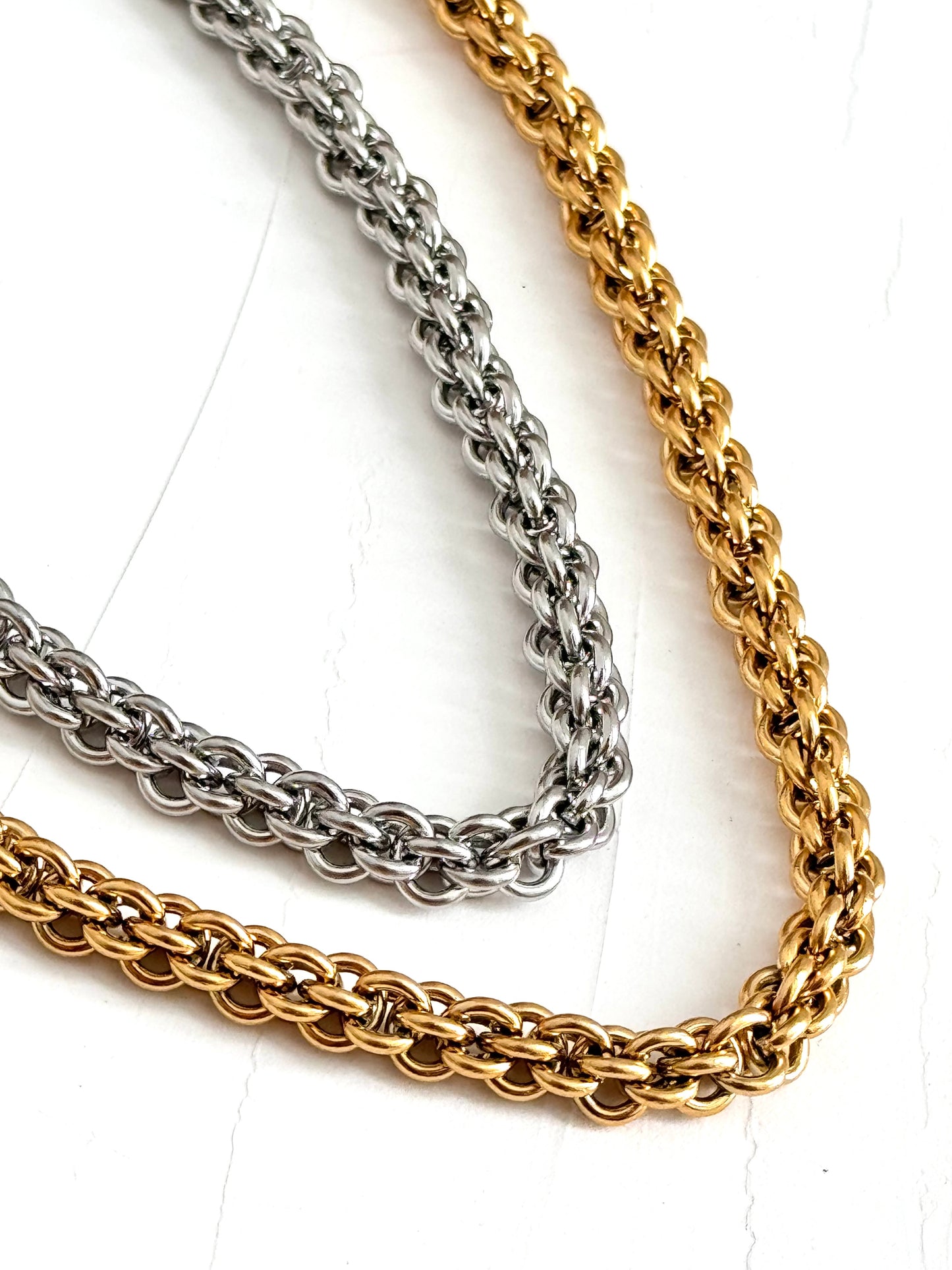 LILA CHAIN NECKLACE