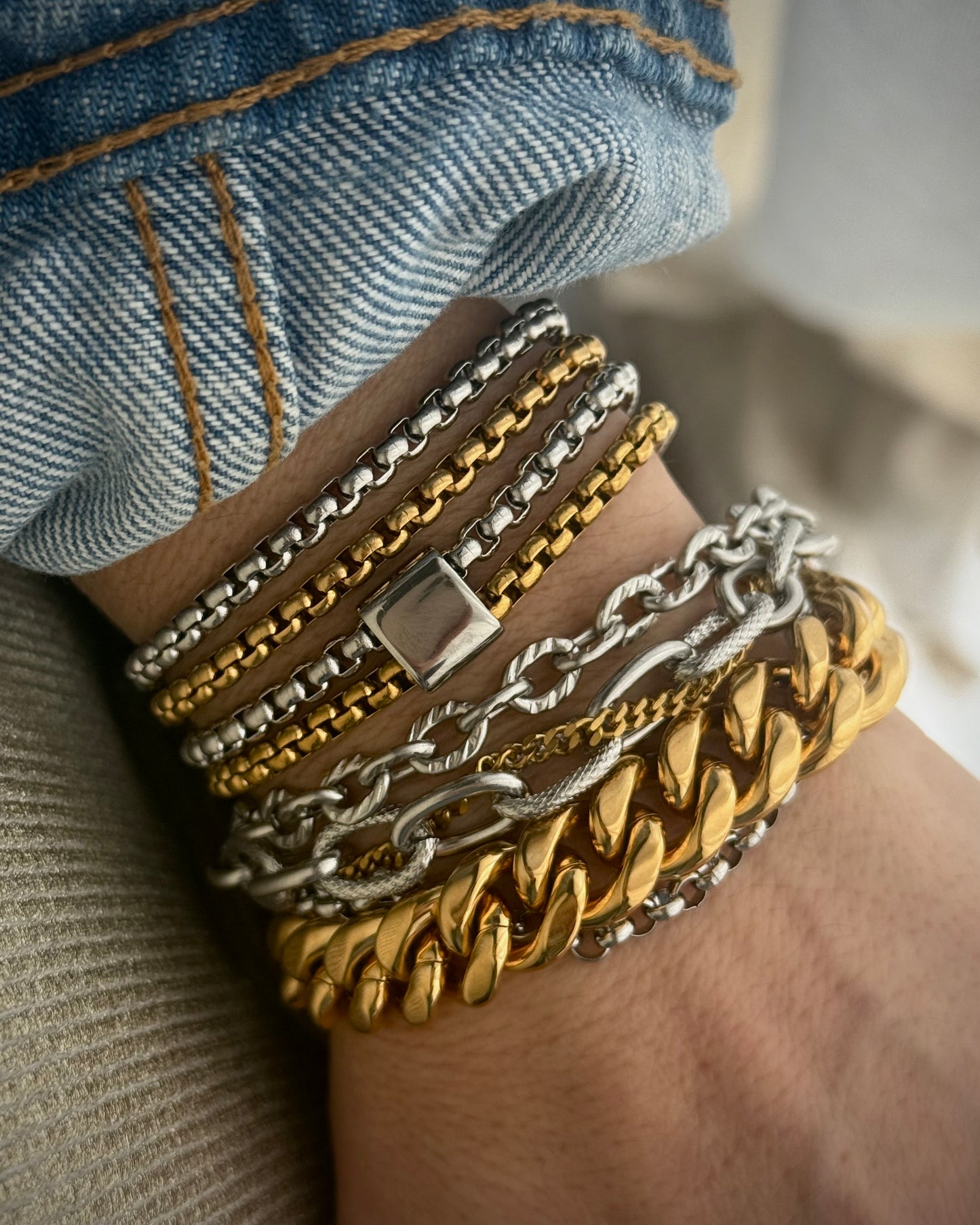 FIVE CHAINS GOLD UNITY BRACELET