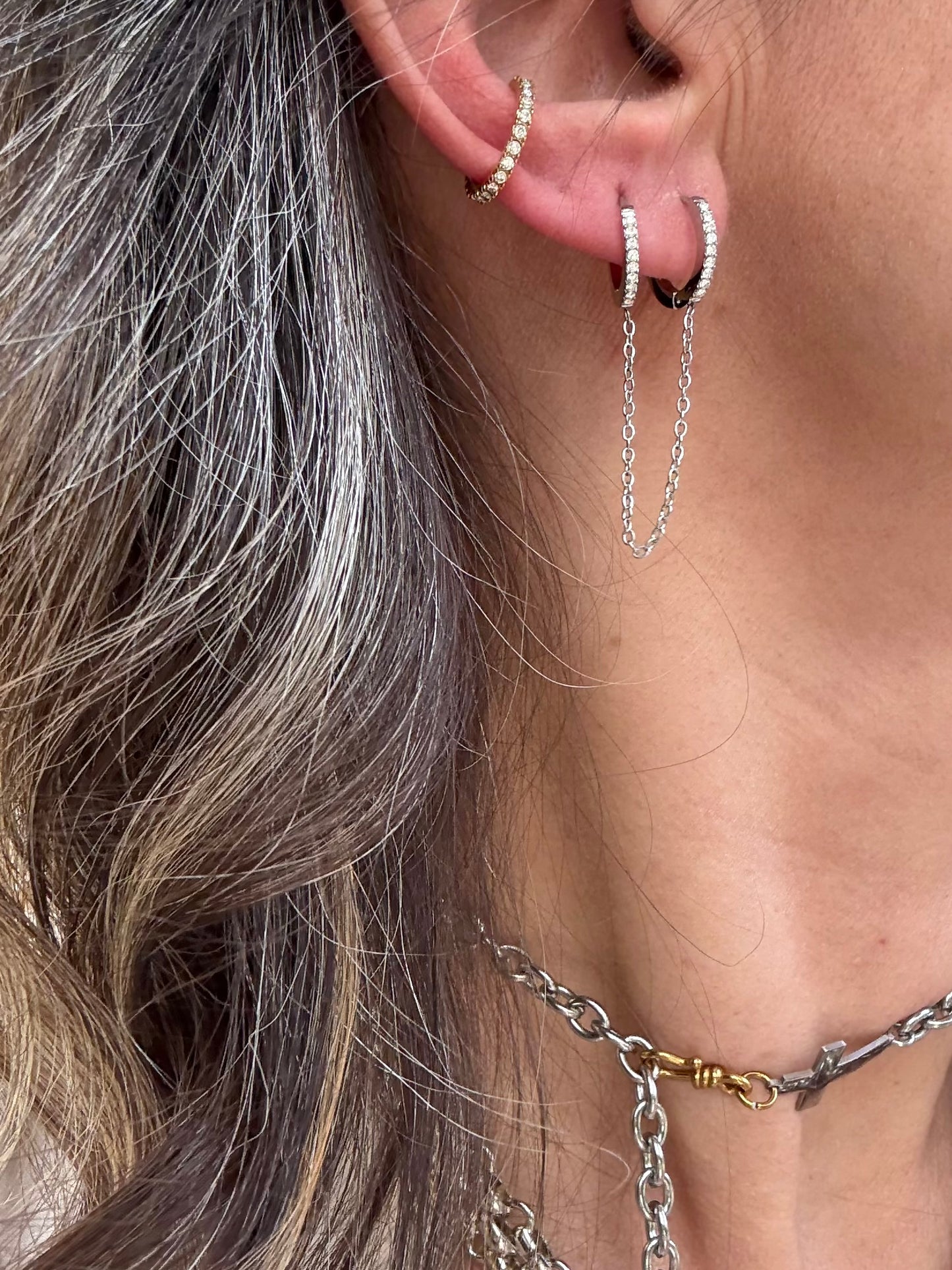 CRYSTAL HUG - ONE PIECE EARRING