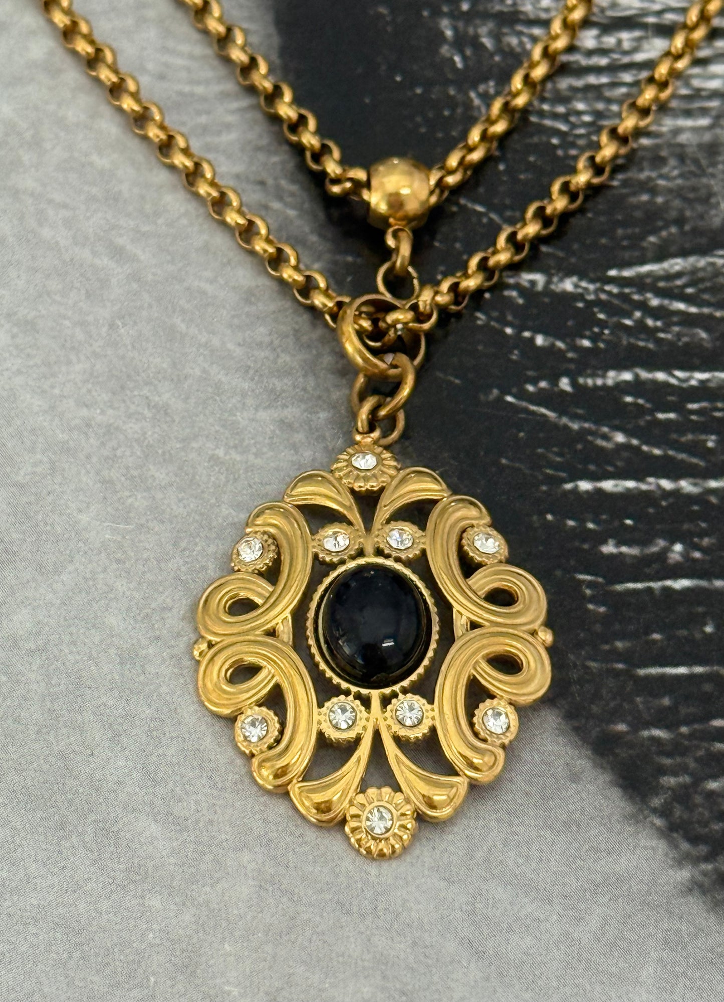 MIDNIGHT MUSE NECKLACE