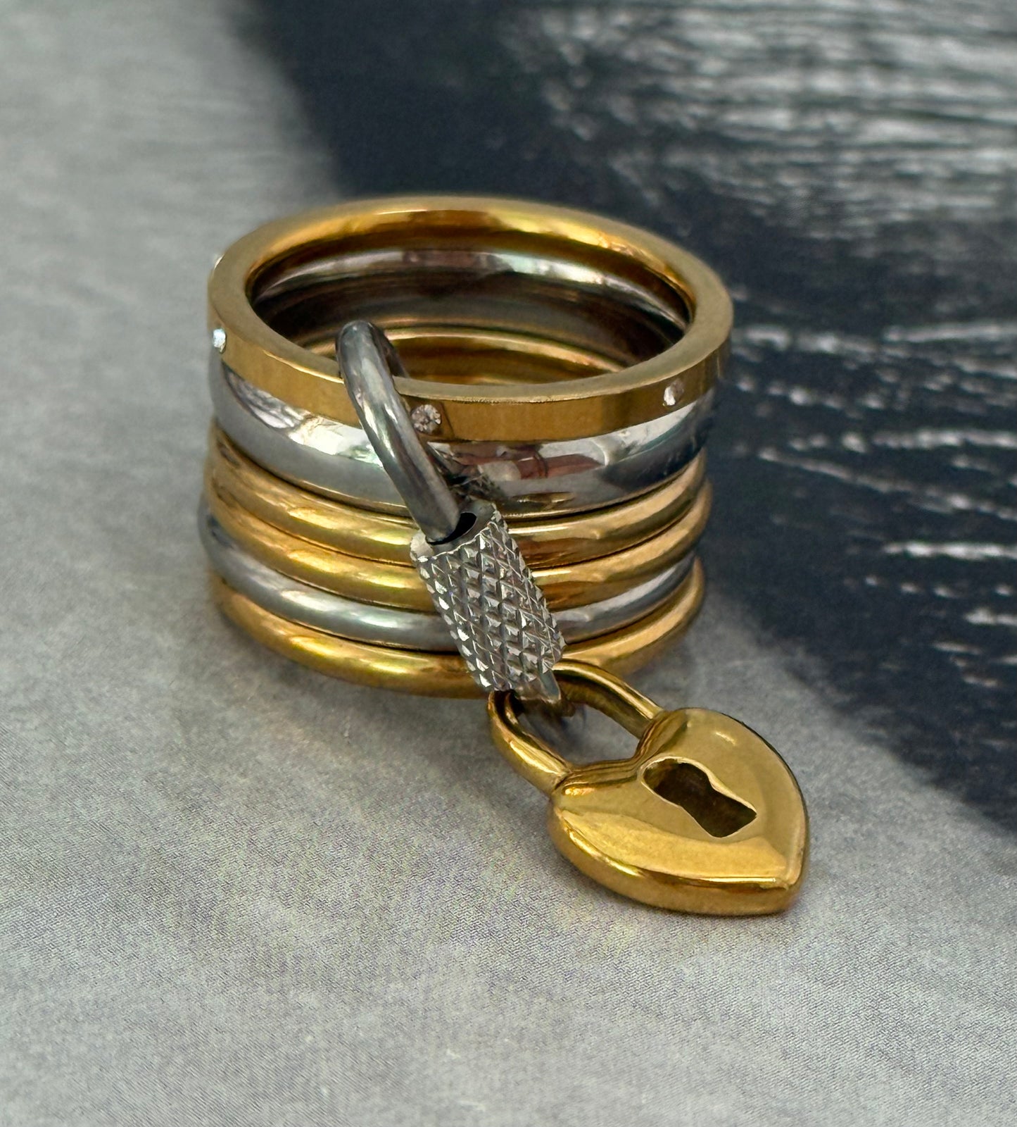 HEARTLOCKER RING (SIZE 8)