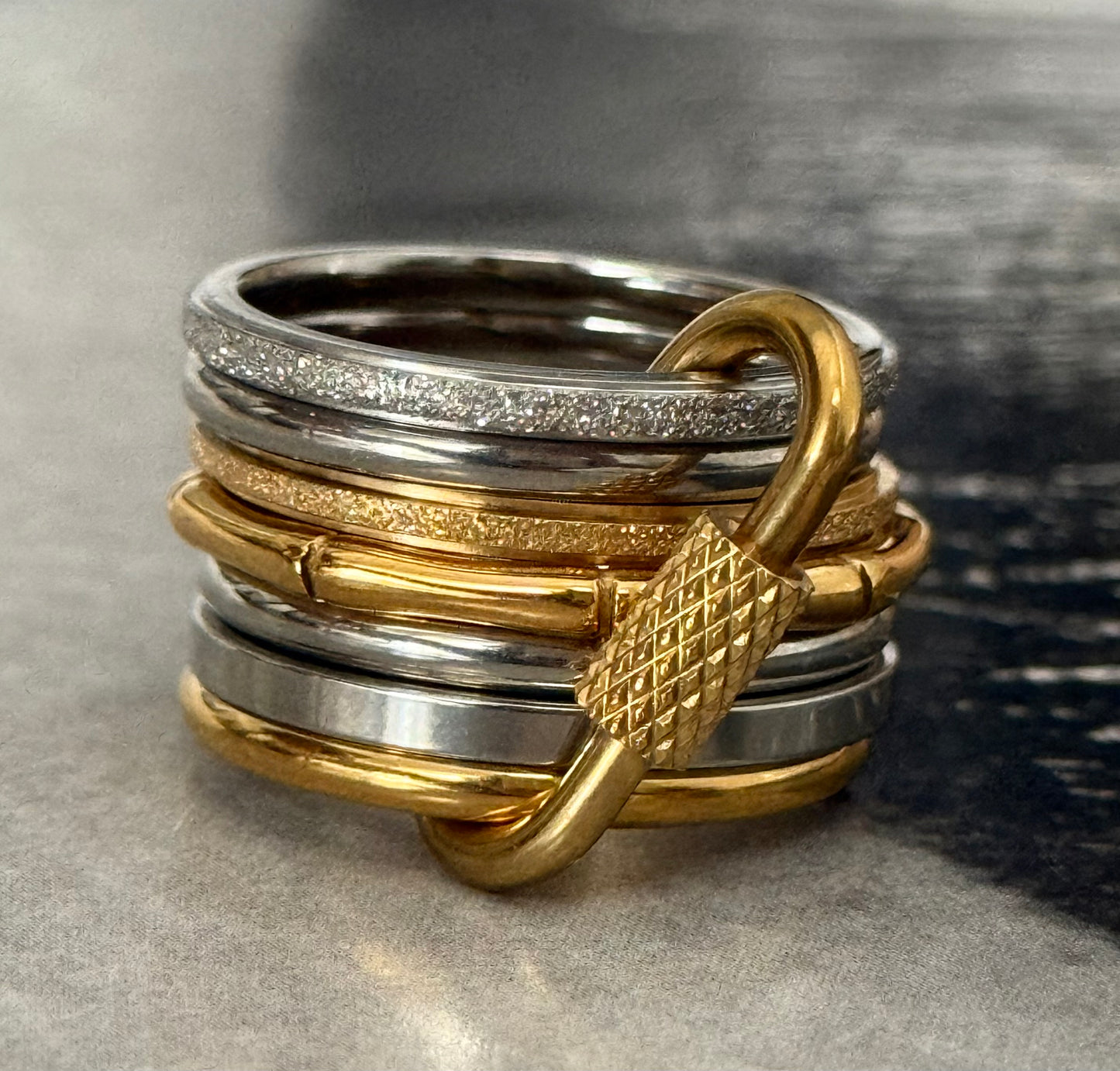 ELEGANCE GOLD RING (SIZE 9)