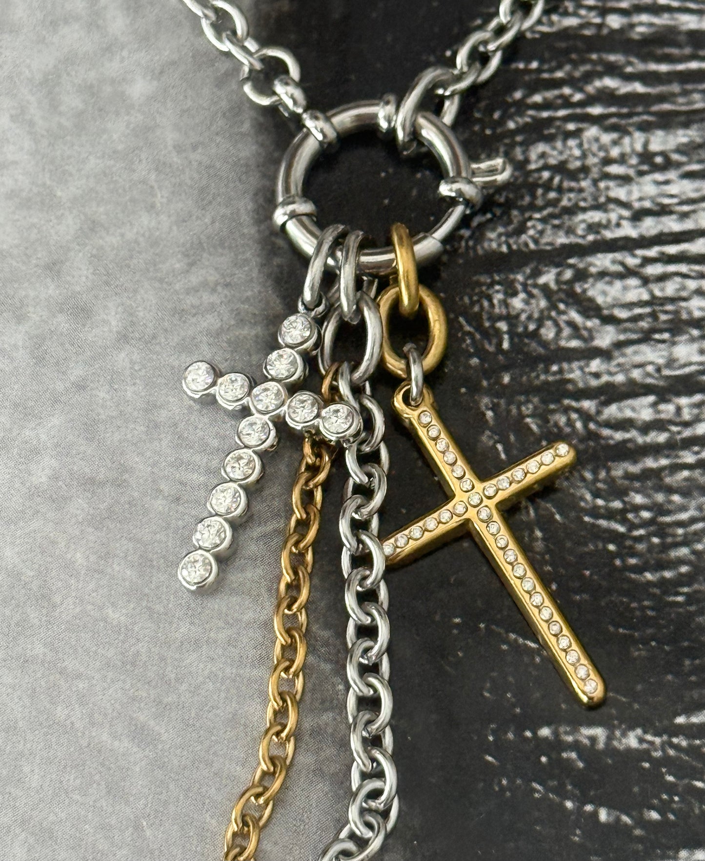 CROSSOVER TIE NECKLACE