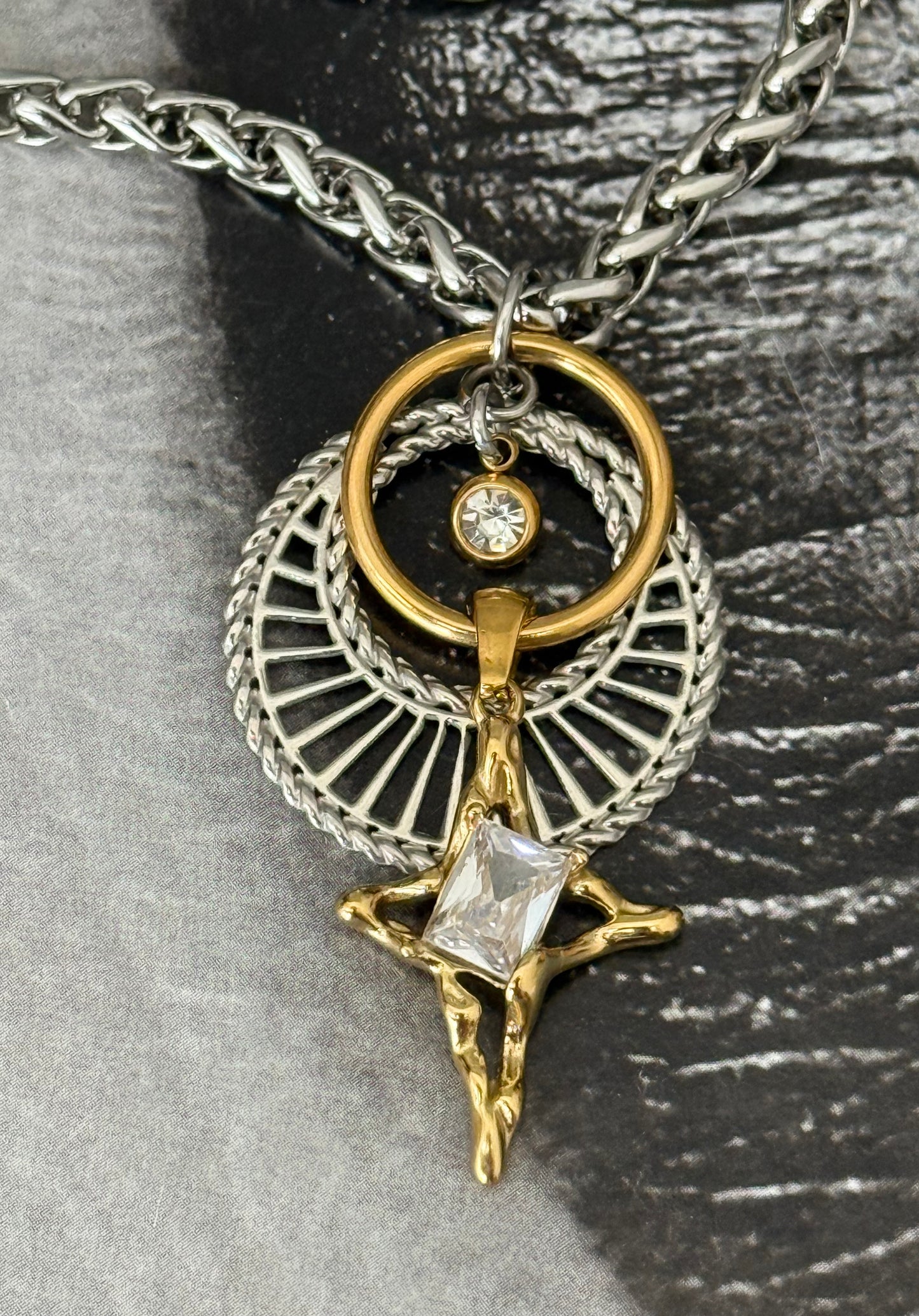 CRYSTAL DRIFT NECKLACE