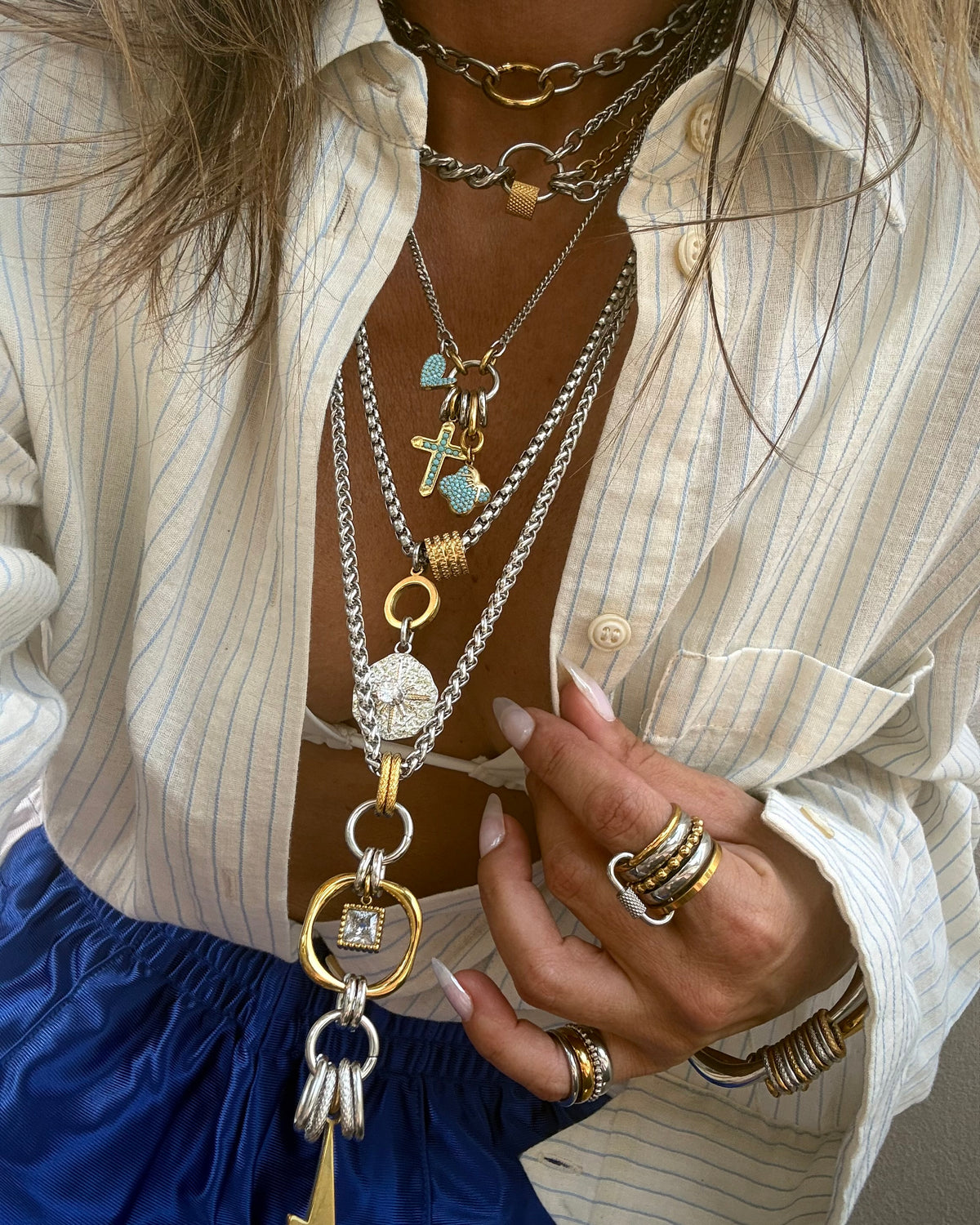 CONTRAST NECKLACE