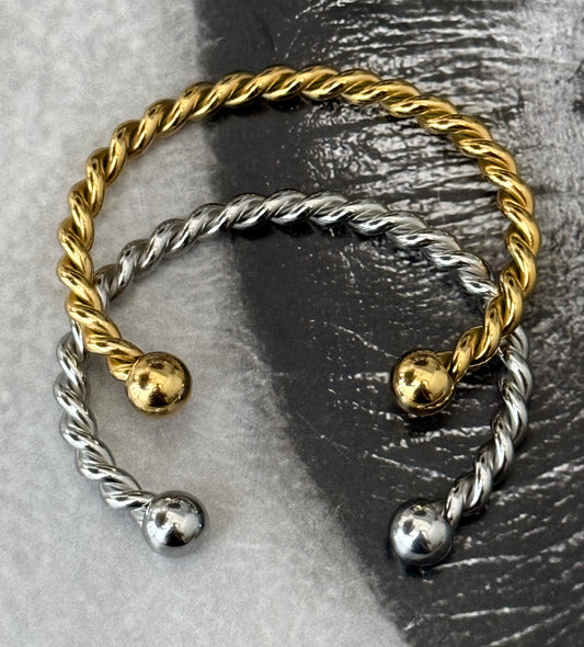 ROPE CUFF