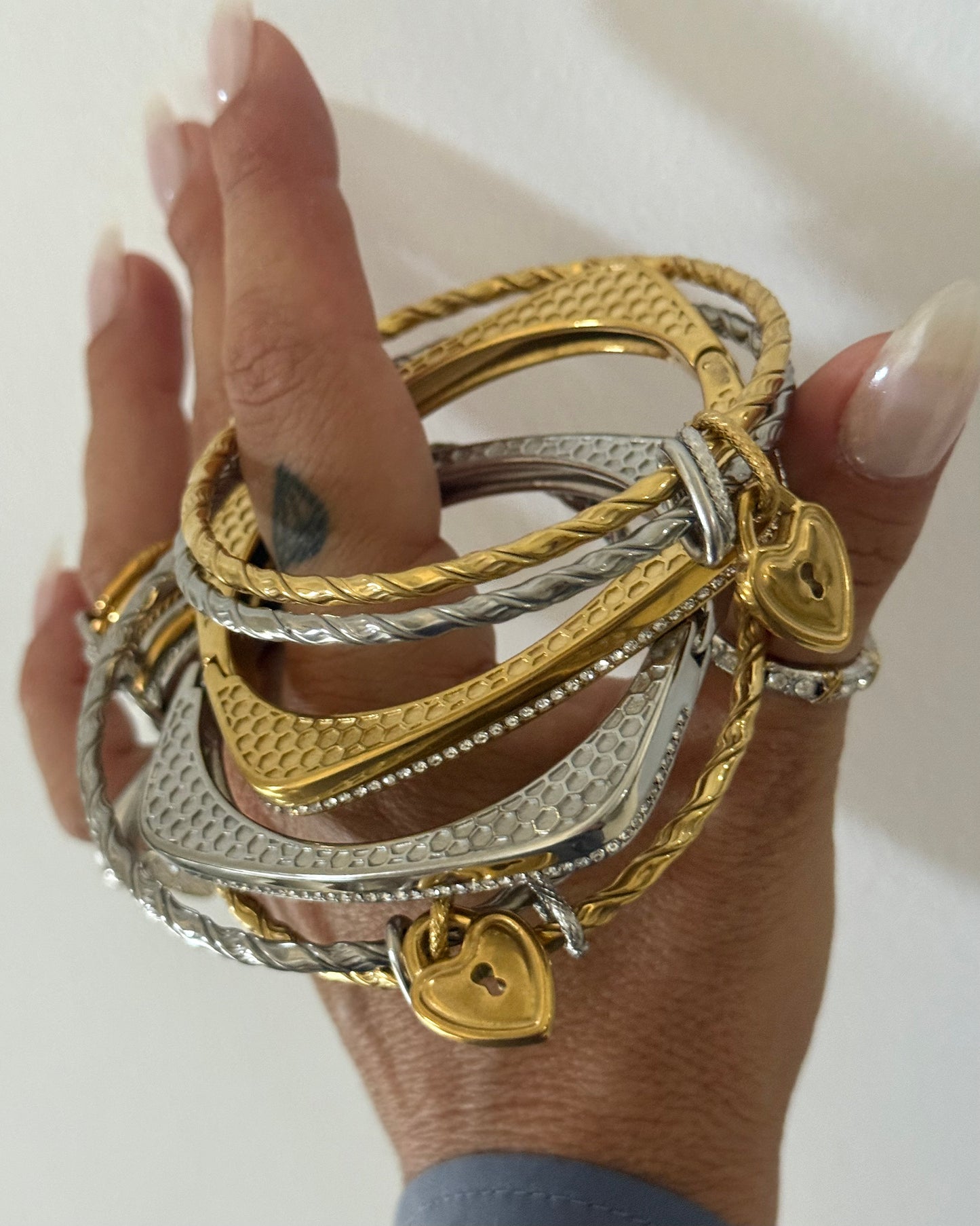LOCKED HEART BANGLE