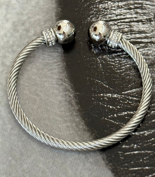 TWISTED SILVER CUFF