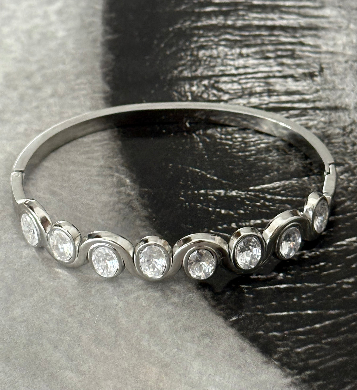 CRYSTAL LINE BANGLE