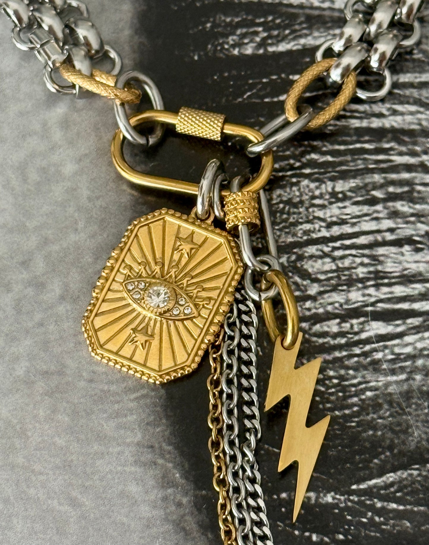 THUNDER EYE TIE NECKLACE