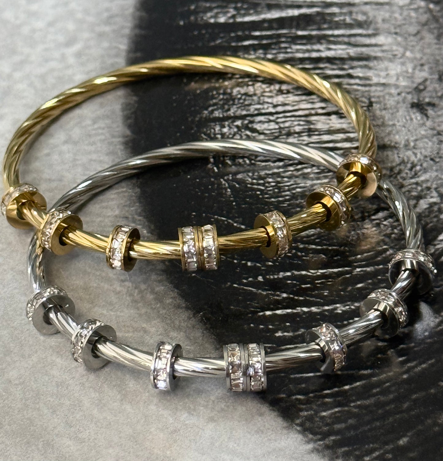 TWISTED GLOW BANGLE