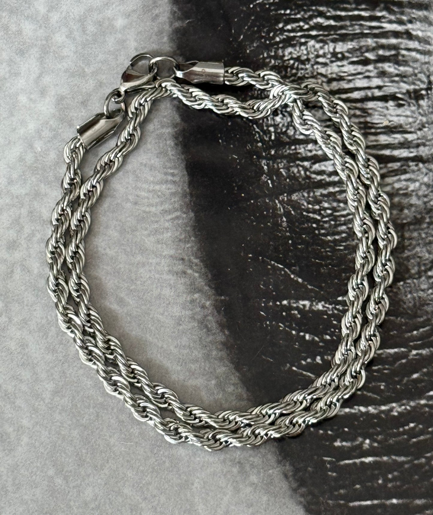 SILVER TWIST NECKLACE