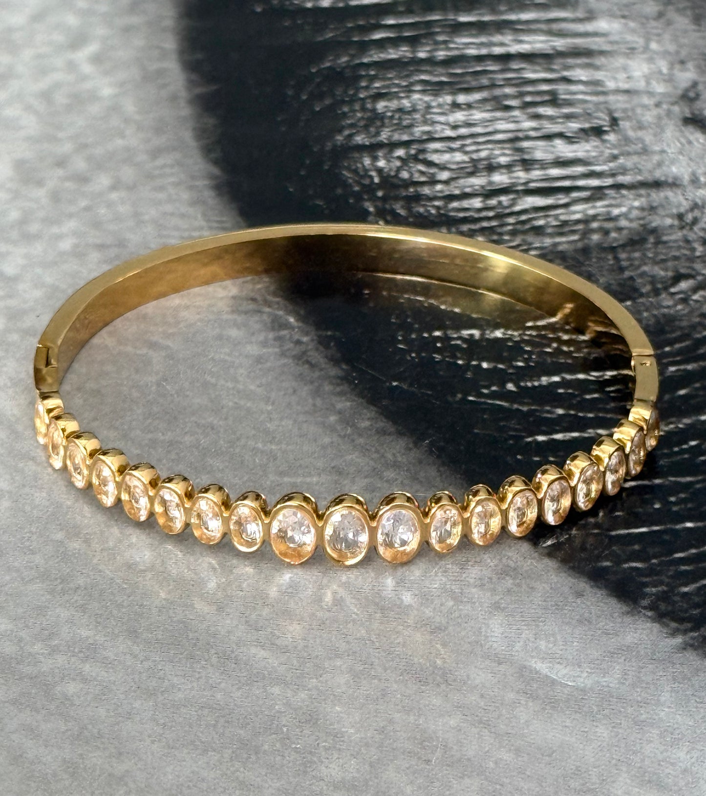 CRYSTAL LINE BANGLE