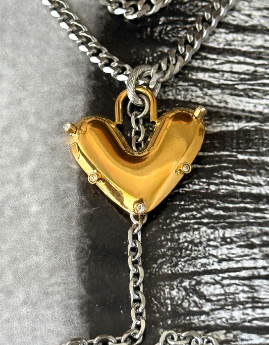 HEART MOTION TIE NECKLACE