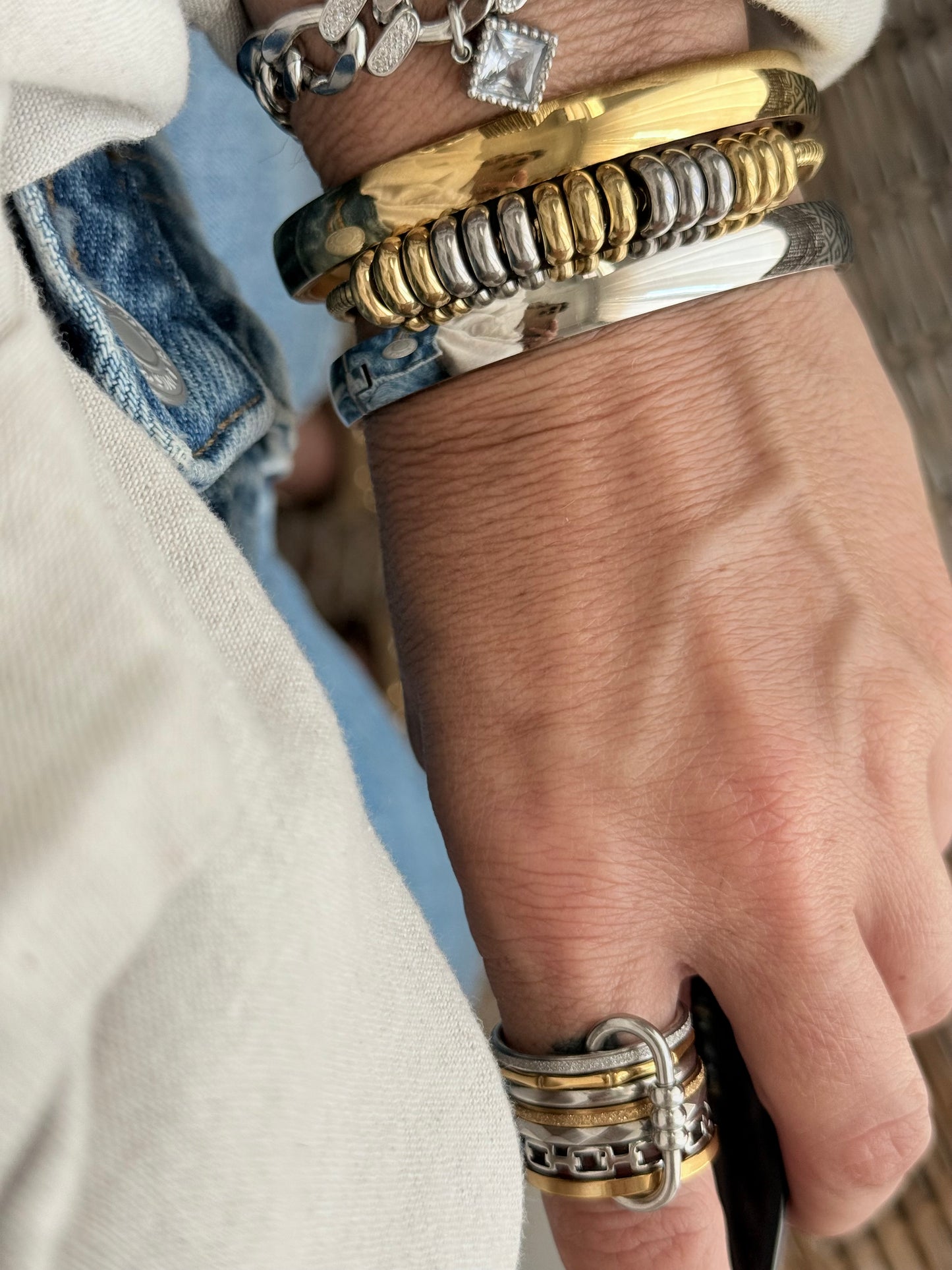PURE LINE BANGLE