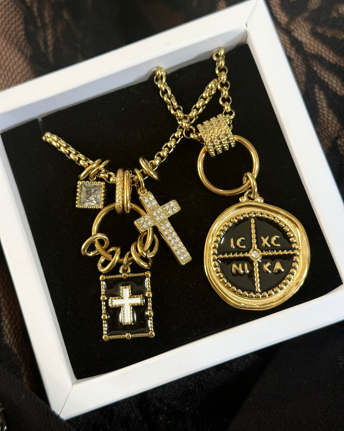 CROSS CHARMS NECKLACE